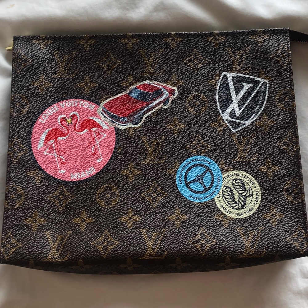 Louis Vuitton World Tour Pochette 26